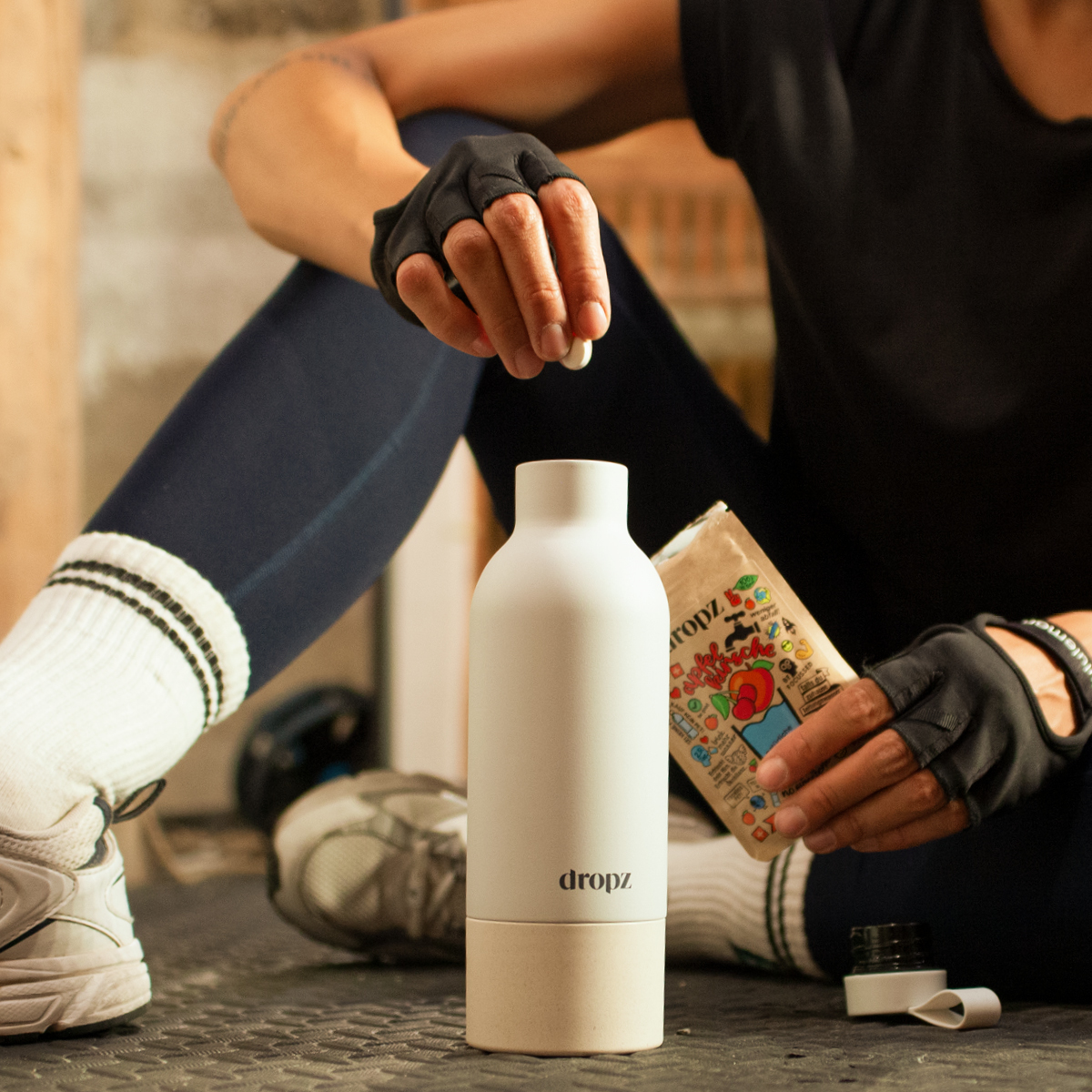 dropz Flasche weiss - 0.5 L mit Aufbewahrungsfach