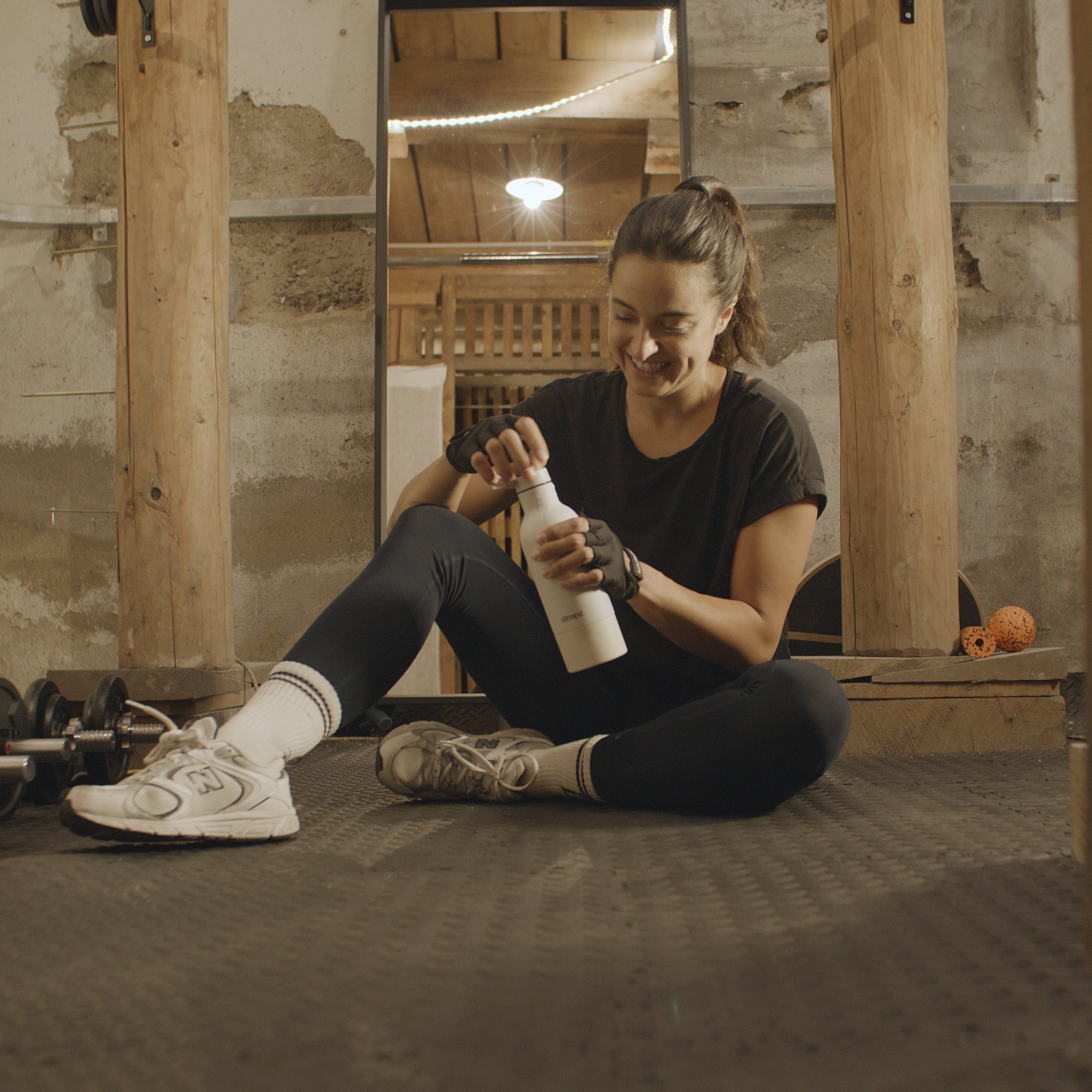 files/jessica_sitzt_flasche.jpg